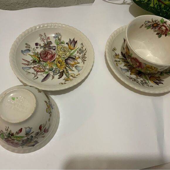Set of 2 Vintage Windsor Ware Garden Bouquet Johnson Brothers Cup and Saucer Set - Picture 3 of 5